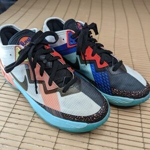 Nike Lebron  18  XVIII Low (GS) Space Jam Tune Squad . Bugs and Lebron insoles.